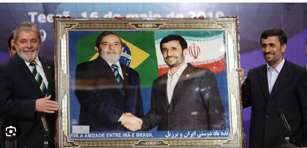 Lula no solo admiraba y admira a la dictadura de Irán... la idolatraba. Jamás ha creído en Dios pero si en la ideología de los ayatolás.  Este fue el momento más feliz de Lula con Mahmud Ahmadineyad, el mismo que hoy fue fulminado. #Brasil