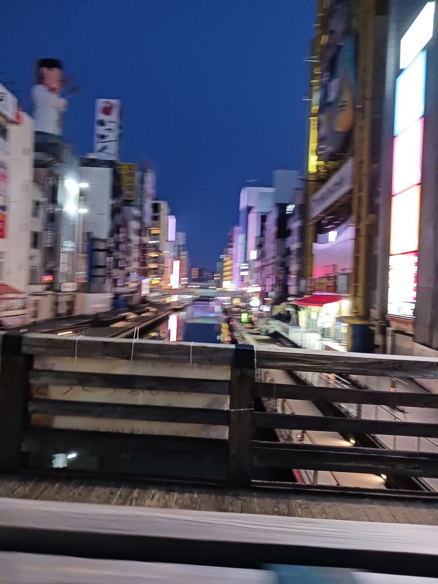 朝6時の道頓堀