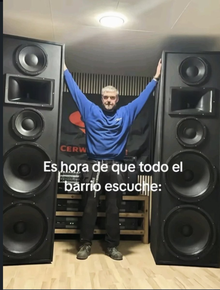 luderbakera's tweet photo. Cuando me dejan sola en mi casa y eso significa poner Airbag al palo https://t.co/ExcZtLGWVa