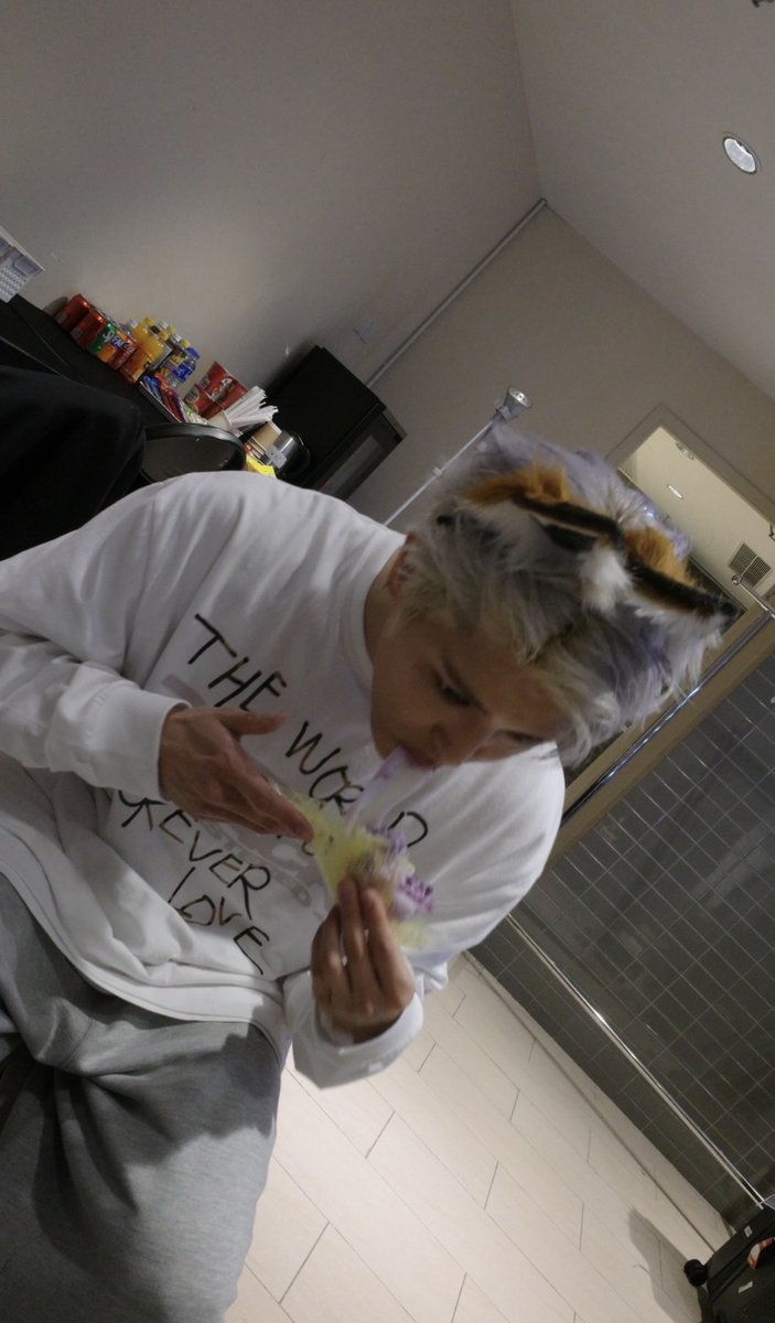툥 tweet media