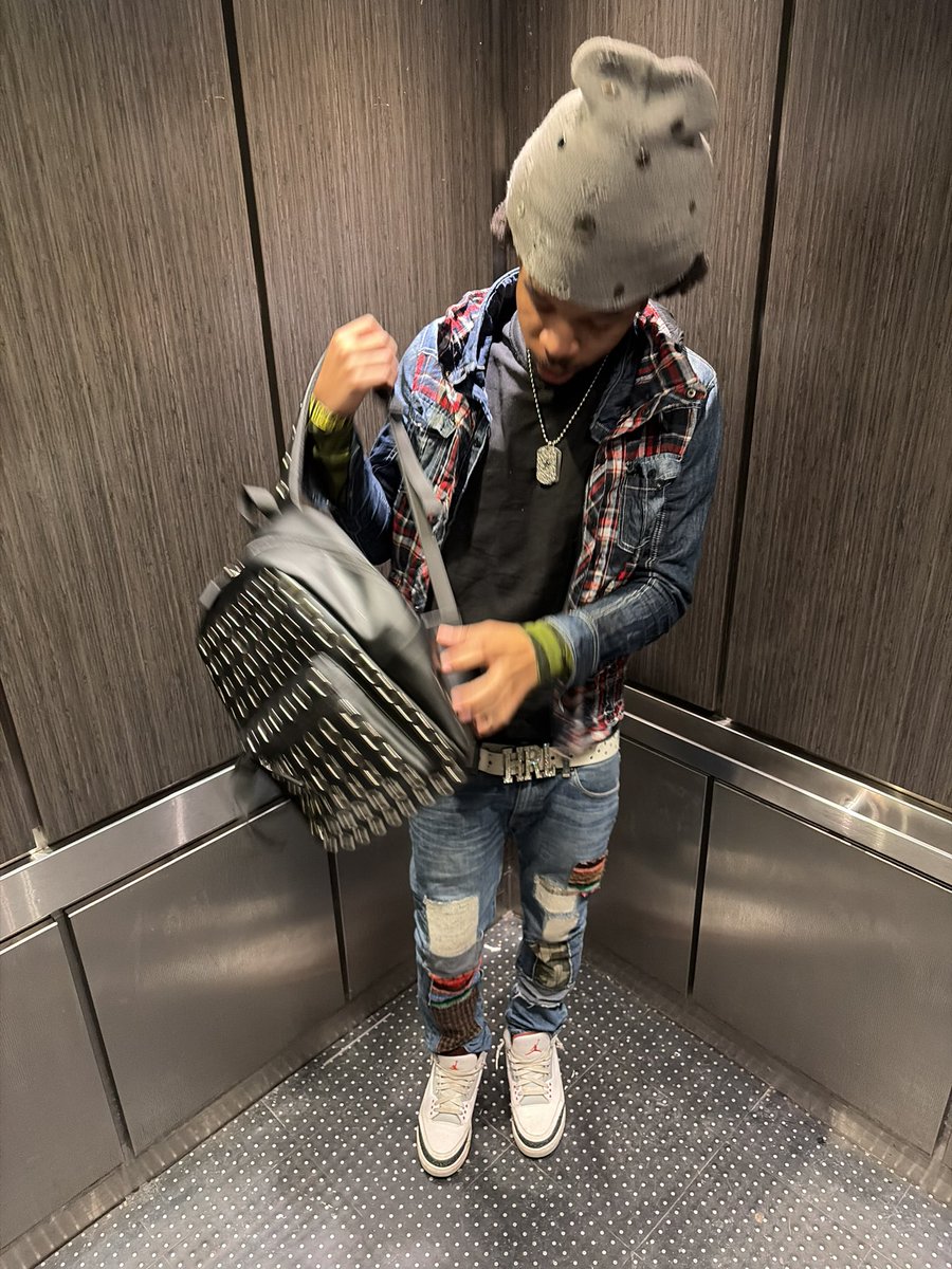 King HRL tweet media