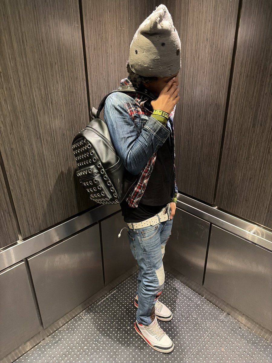 King HRL tweet media