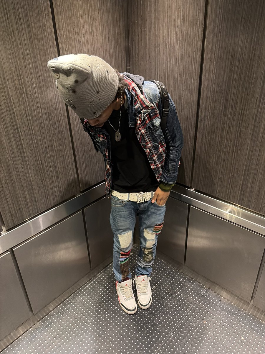 King HRL tweet media