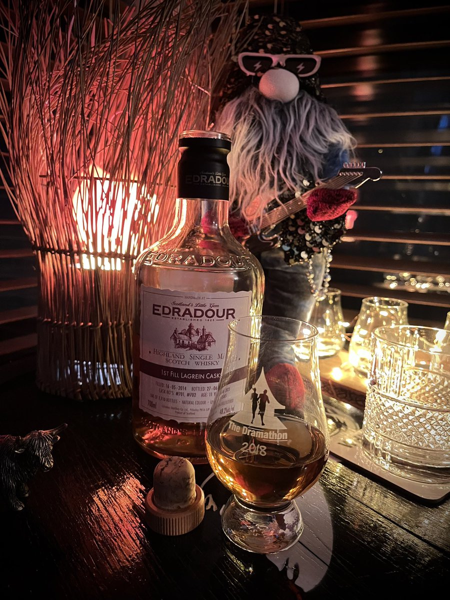 RockNRolla60's tweet image. Now Pouring 

This Fruity Fucking 
Edradour 😋🥃

#Flange 💥😎🥃🎸🏴󠁧󠁢󠁳󠁣󠁴󠁿