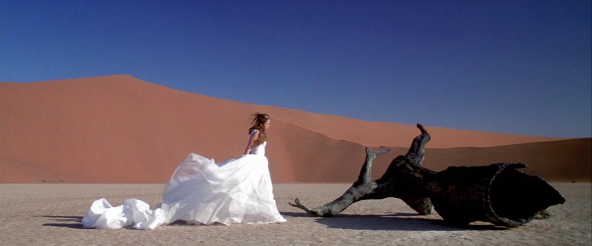 notgwendalupe's tweet photo. The Cell, 2000. dir. Tarsem Singh https://t.co/bJRRJoYePx