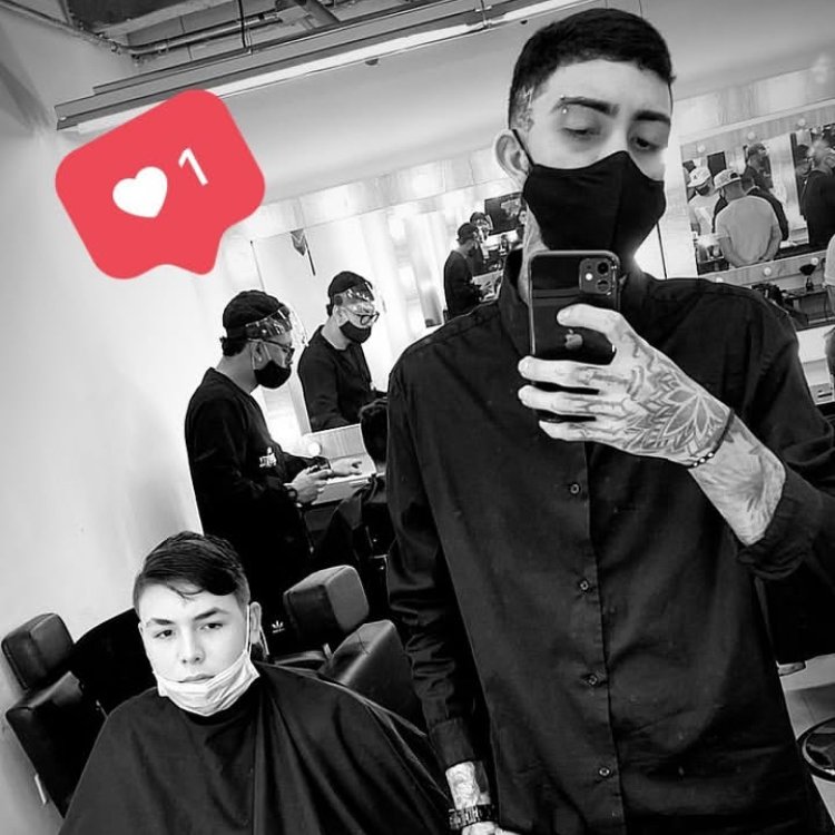 ItsDavidFelipe's tweet photo. Most people search their whole life for "the one passion."
Me? I've got too many. Ecom, dropshipping, crypto dips, barber fades... but tattooing? That one was love. The buzz of the machine, turning skin into art, clients coming back for more. I was good. Really good. https://t.co/aTWe6N6whD