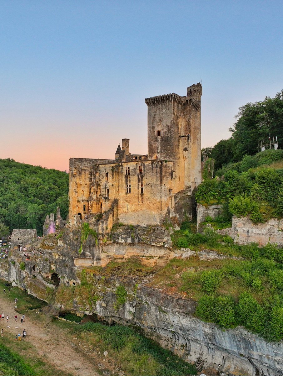 PierreOlley's tweet photo. 🔴 C'est reparti ! Je suis heureux de reprendre aujourd'hui la gestion des réseaux sociaux du #chateau de #Commarque, un site absolument exceptionnel en #Perigord Noir, magnifique, presque mystique ! 💛 #Dordogne
📆 Réouverture 𝗹𝗲 𝟯 𝗮𝘃𝗿𝗶𝗹 𝟮𝟬𝟮𝟲 https://t.co/7YwFXINJ28