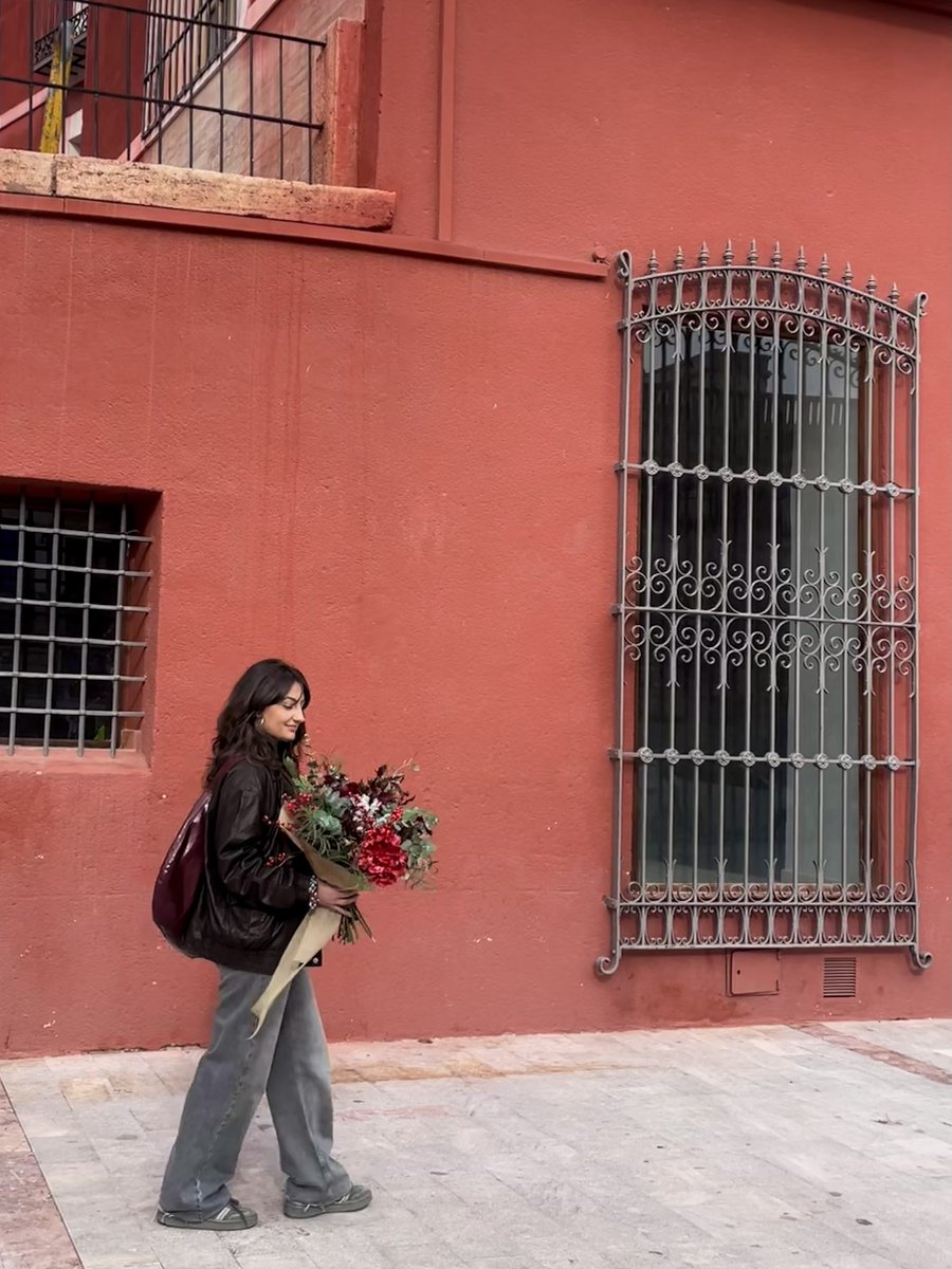 gemiitita's tweet photo. Me gustan los jueves y las flores.. https://t.co/tZC94vXBW6 https://t.co/vBOivsVSRg