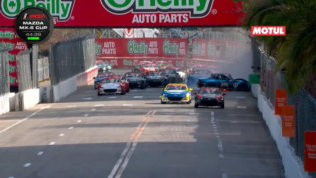 LanzaroteCamel's tweet image. NINE car across the runway in about 6 or 7 car widths. @IMSARadio @MazdaMX5Cup #gpstpete #mx5cup