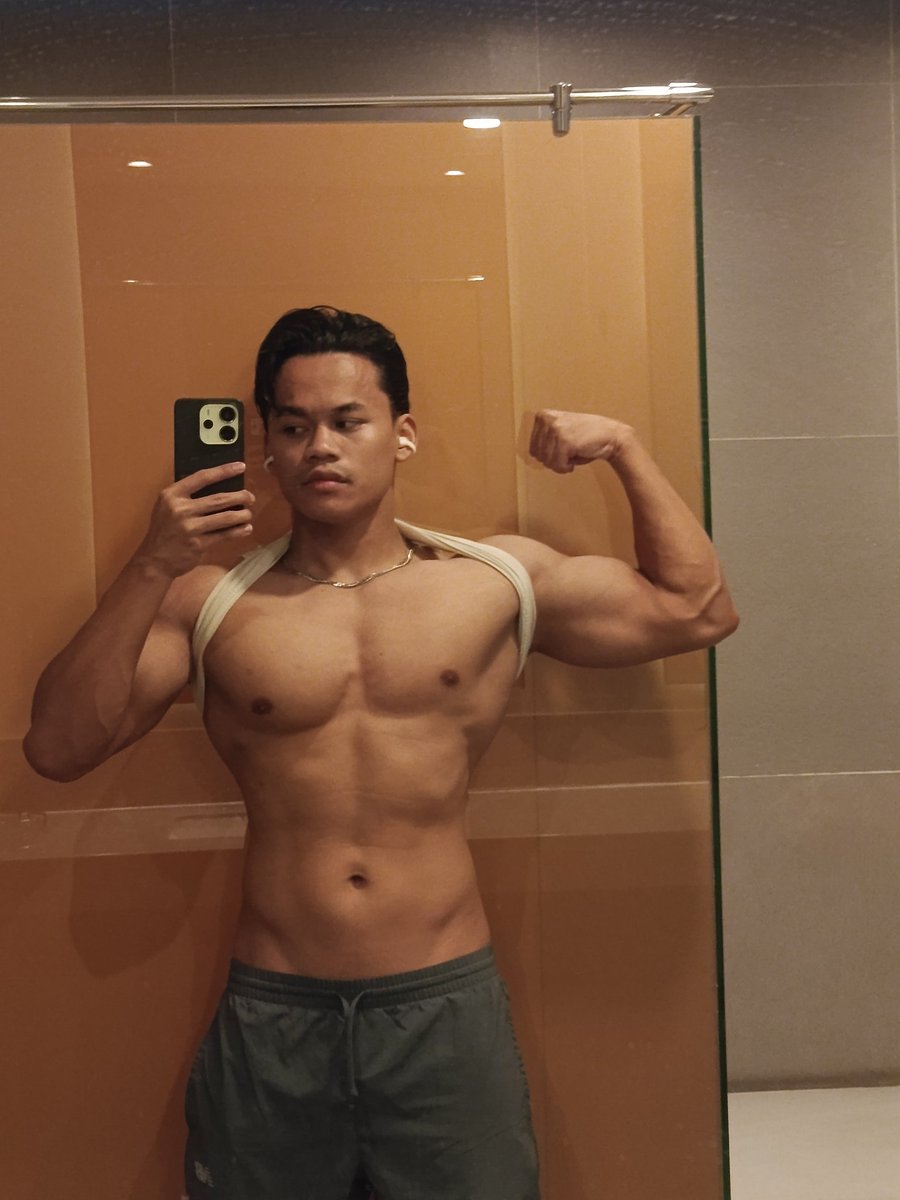 Jiggly (B)uff 🐯 tweet media