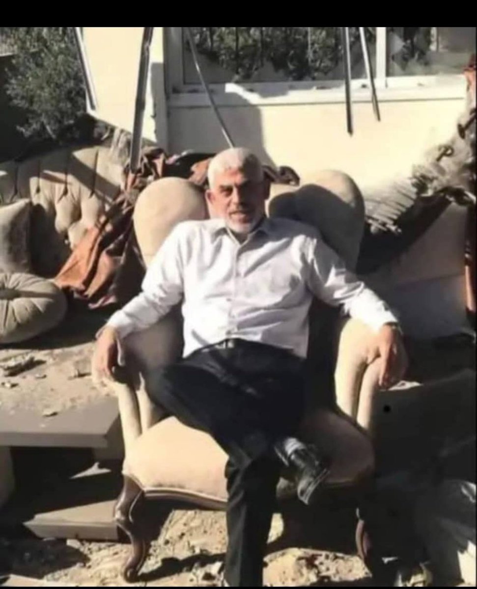 lukmanaboosama's tweet photo. نم قرير العين أبا إبراهيم
فقد تم لك ما أردت ودخل الجميع الحرب رغما عن أنوفهم

تقبلك الله وإخوانك ممن قضوا في،هذه الحرب وجعل دماءكم نورا للحق ونارا على الباطل https://t.co/LcumwO5qOj