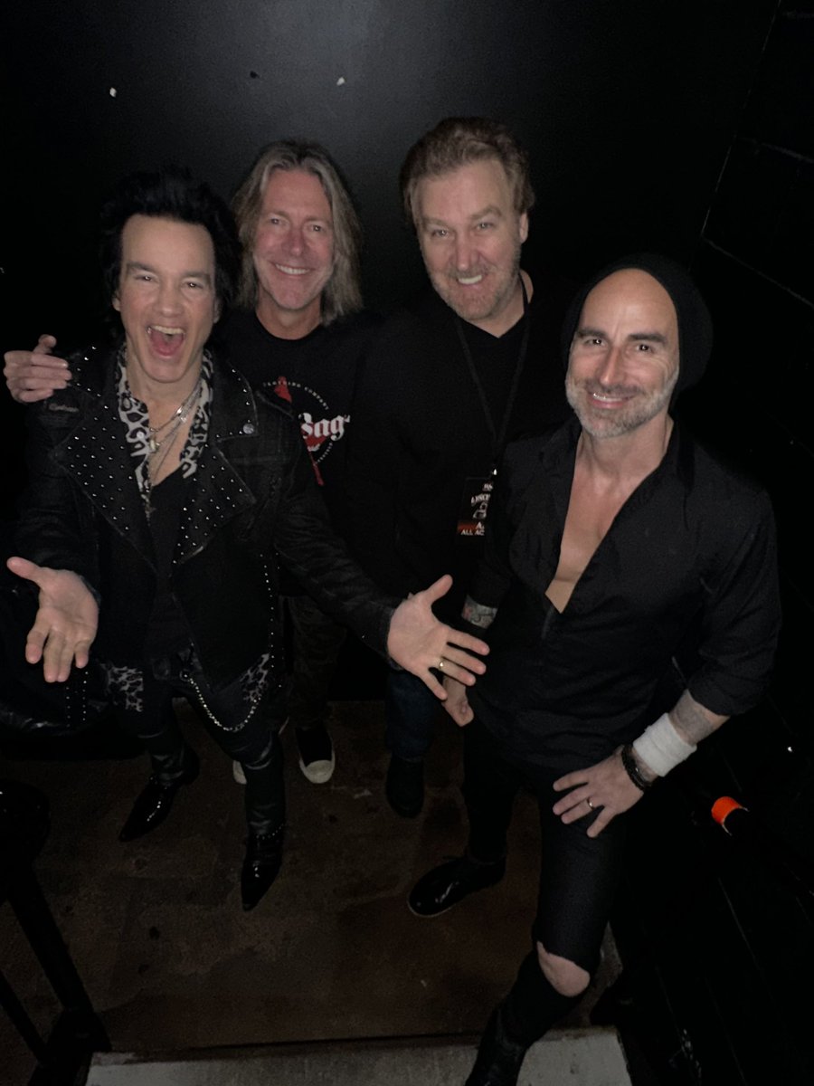 STEVEBROWNROCKS's tweet photo. Providence RI with the Jersey Comedy Mafia @realdonjamieson @Pjfarley1 Jim Florentine ….Lot’s of Dirty Jokes 😂⚡️🤟🏼❤️ https://t.co/ojwLfwO01H