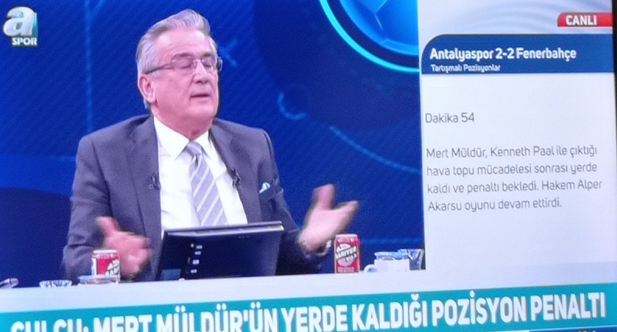 ASpor da Fenerbahçe için kendini yırtan fanatik Fenerbahçeli yorumcular.
Bir tanesi eski hakem ve MHK Başkanı Mustafa Çulcu.

Resmen Fenerli yöneticileri isyan çıkartmaya davet ediyorlar..