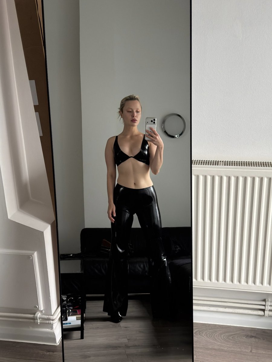 Silver Lowe tweet media