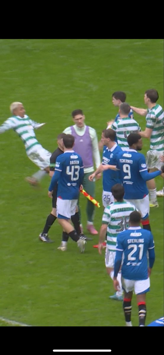 “Don’t fuck with araujo” 😂😂wee gimp got sent flying off of a 18 year old