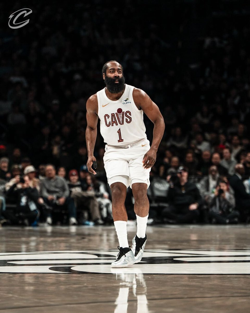 🔥 The Beard is 2-2 from beyond the arc.
@JHarden13 | #LetEmKnow