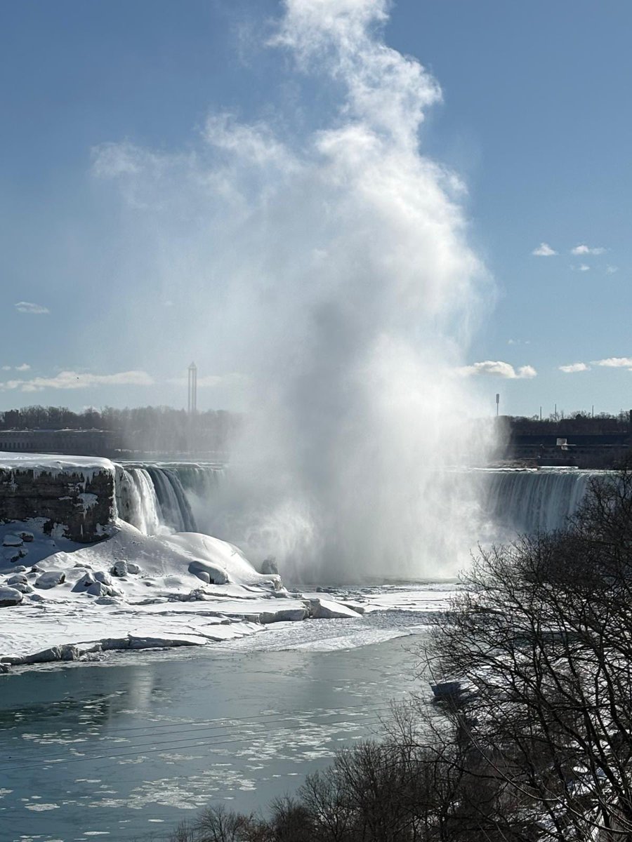 NPTCGroup_SPS's tweet photo. Day 15: Bowling and a final farewell to Niagra😢👋👋
Weather was -7 and a final walk to the falls for a few photos! https://t.co/vaInbU2kCK