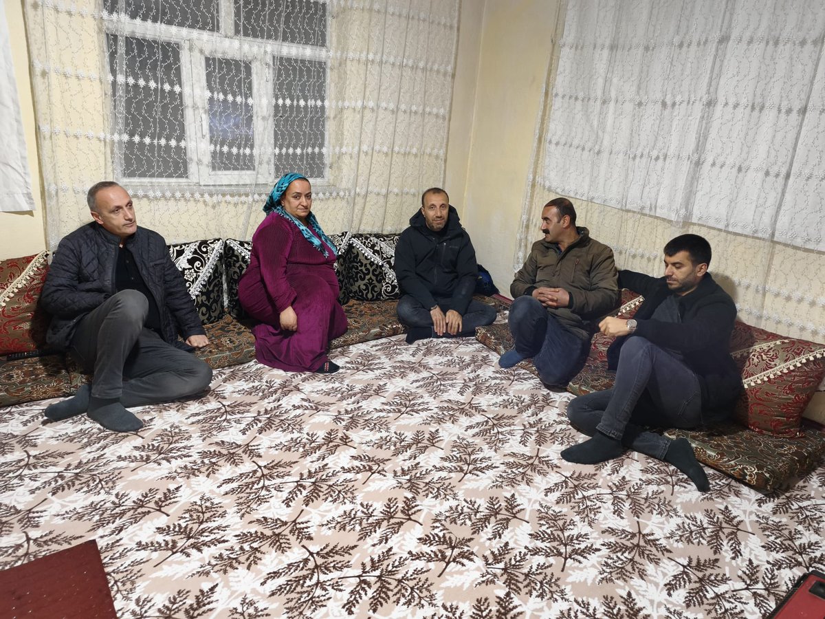 İlçe başkanımız Sn <a href="/BurhanYASAR30/">Burhan YAŞAR</a> halkla ilişkiler birim başkanımız Sn Murat Öner ve teşkilatımız ile birlikte iftardan sonra Sevmiş ailesine misafir olur Sayın cumhurbaşkanımız <a href="/RTErdogan/">Recep Tayyip Erdoğan</a> selamını ilettiler. <a href="/abuyukgumus/">Ahmet Büyükgümüş</a> <a href="/MustafaAlkayis/">Av. Mustafa Alkayış</a> <a href="/byildiz63/">Bahattin Yıldız 🇹🇷</a> <a href="/KayaZeydin/">Av. Zeydin KAYA</a> <a href="/Hakem077Ya/">Yakup Aktaş</a>