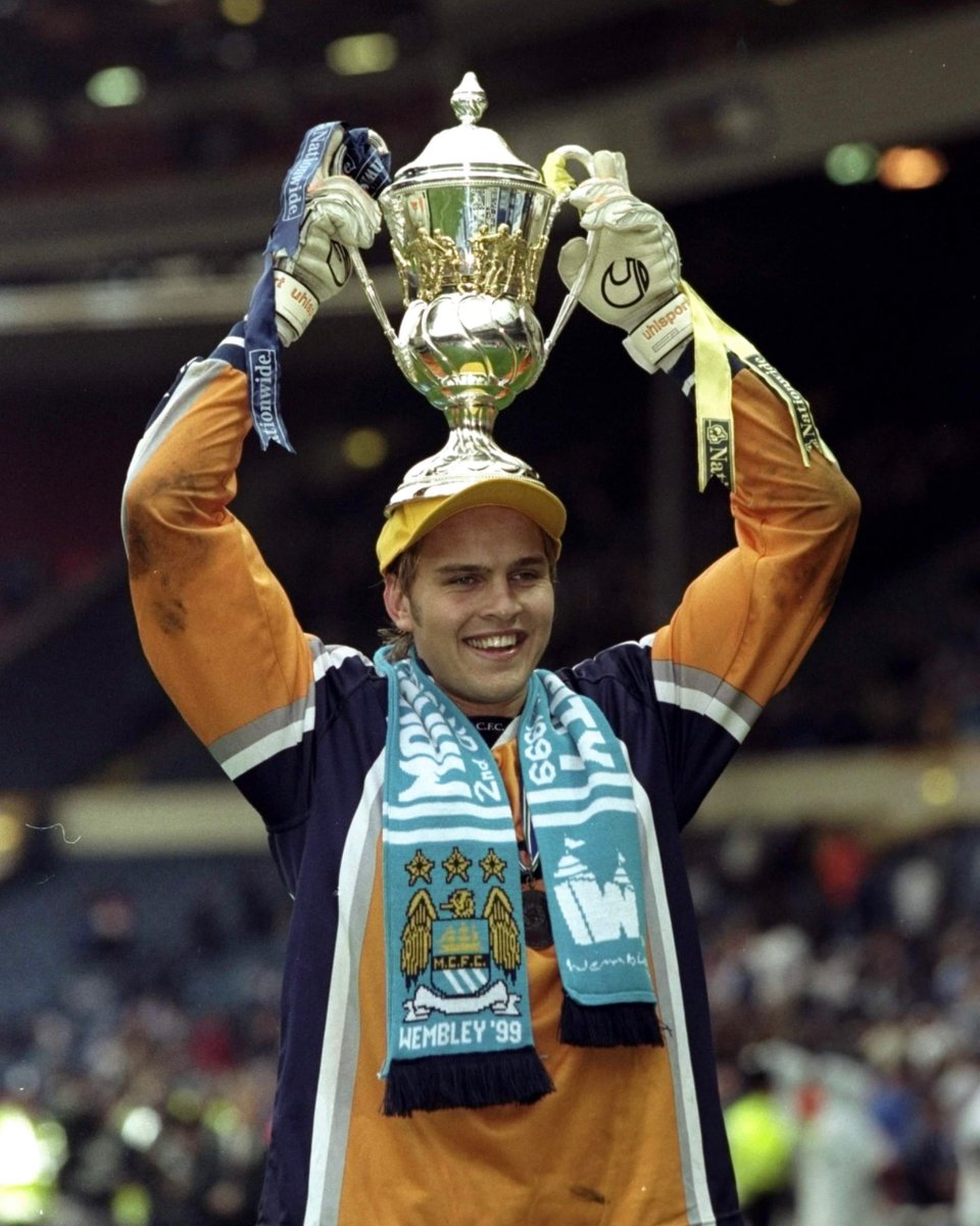 Happy 47th birthday, Nicky Weaver! 😊