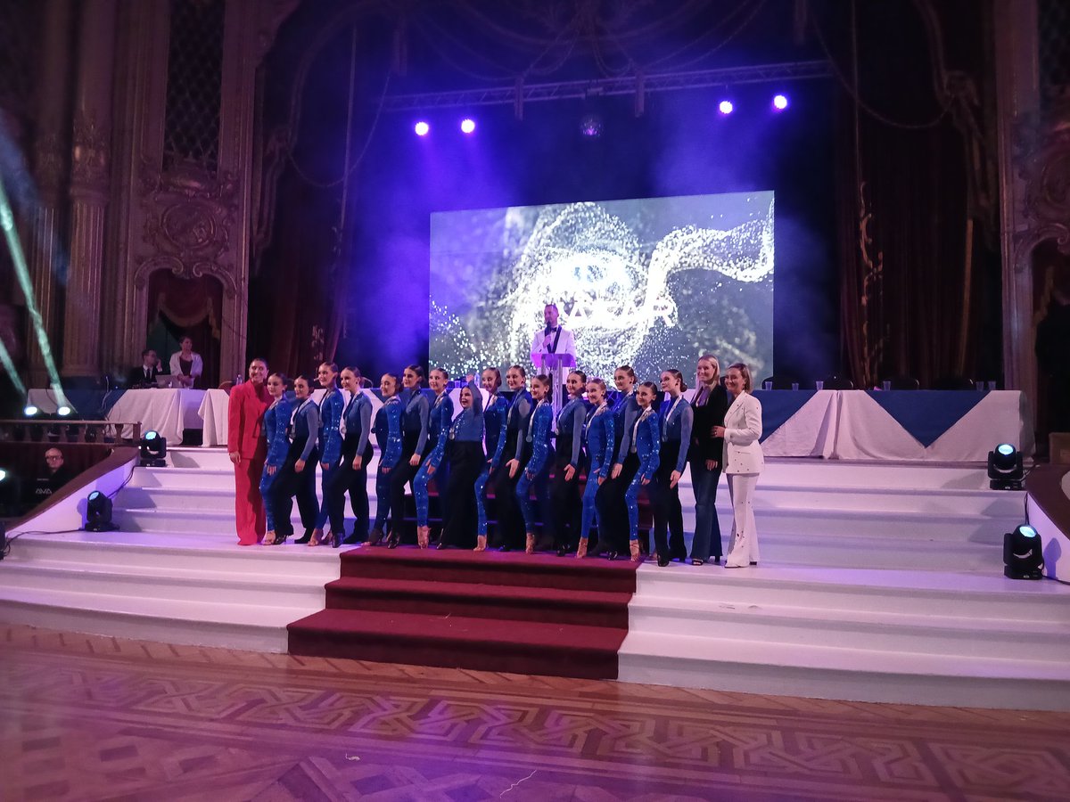 Hannah Perry tweet media