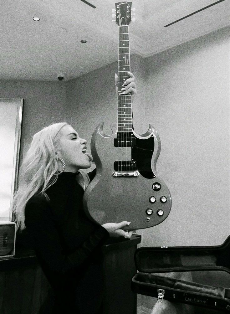 HOLA! soy guada (20/🇦🇷) , empecé a seguir a Lali en 2023, mis álbumes favoritos son no vayas a atender cuando el demonio llama y brava, mis canciones favoritas son morir de amor, cub y OMG! voy a river el 6/6 y la ví el 18/10 el año pasado
<a href="/esposlipats/">iarita ⛧ INTEGRACIÓN LALERA</a> #integracionlalera