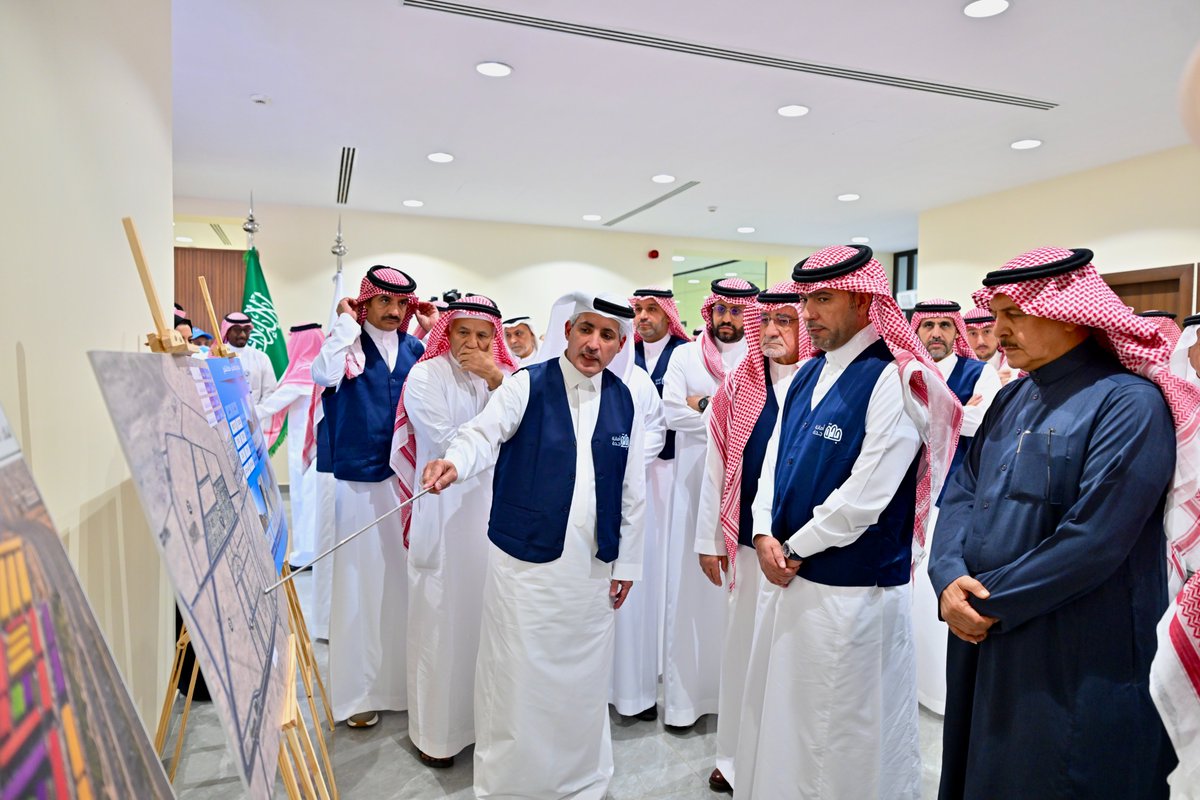 majedhogail's tweet photo. في #جدة بوابة المملكة نحو العالم.

اطّلعت على مشاريع تنموية واستثمارية تقارب قيمتها 8 مليارات ريال، تعزز جاهزية البنية التحتية وتنظم الأنشطة الاقتصادية، وترسّخ مكانة المدينة كوجهة حضارية واستثمارية عبر مناطق متعددة، جزيرتين مائيتين، وواجهة بحرية ممتدة، بما يدعم التنمية المستدامة. https://t.co/H1gfeL3boI