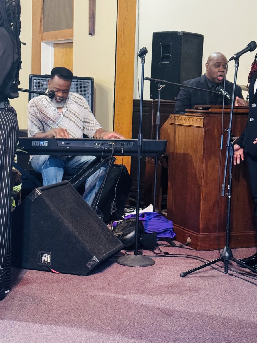 The Anointed And Talented Ms Genie Leading The Praise Team in Worship today at Victory in Christ Christian Church 1683 South Parkway, Memphis!