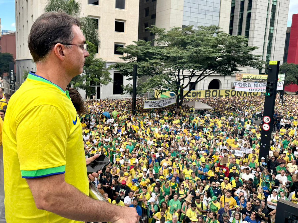 Obrigado a todos os brasileiros que saíram de casa no domingo e ocuparam as ruas das suas cidades de maneira pacífica e em defesa do Brasil que queremos para os nossos filhos e netos. 

Esse dia vai ficar registrado na história como o dia em que o Brasil começou a sair do