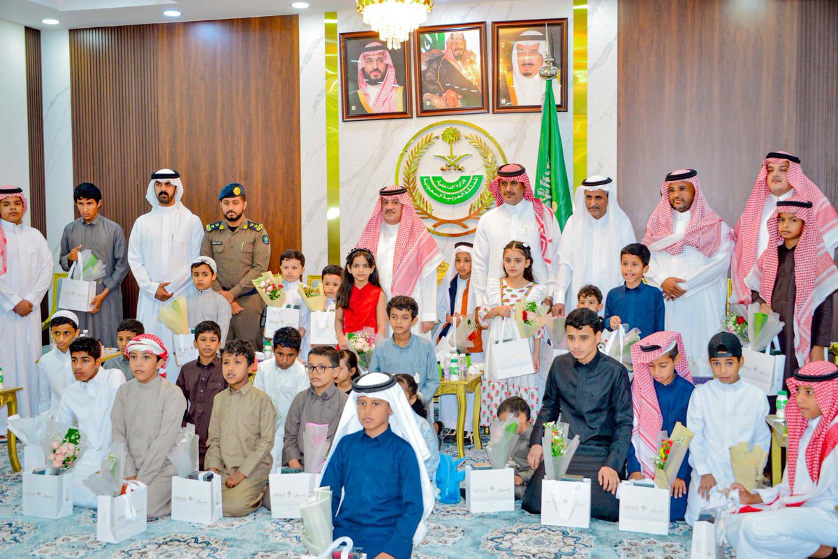alhjrah2030's tweet photo. سعادة محافظ الحجرة أ.بندر بن سويلم العضيله يرعى حفل الإفطار الجماعي السنوي والذي تنظمه جمعية رعاية الأيتام بمحافظة الحجرة لأبنائها الأيتام للعام ١٤٤٧هـ بحضور رؤساء المراكز ومدراء الجهات الحكومية والأهلية والمشائخ والأعيان بمقر المحافظة.
#اخبار_الحجرة https://t.co/NrDxN3GA8n