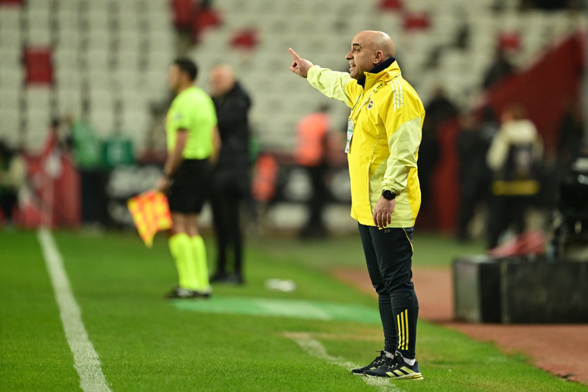 Maçın ardından basın toplantısında Zeki Murat Göle’ye, “Bu akşam takımda enerji eksikliği mi vardı yoksa yeni bir fikir eksikliği mi?” sorusunu sordum.

Hocanın yanıtı şöyle oldu: “2 puanı ilk yarıda kaybettik. Belki dediğiniz enerji eksikliği ilk yarıda bizde vardı. Yüksek