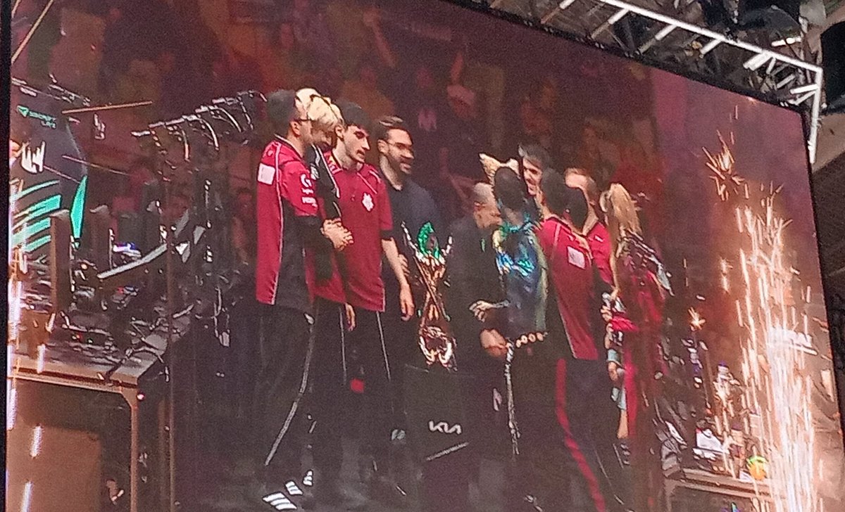 El Templo del Fénix tweet media