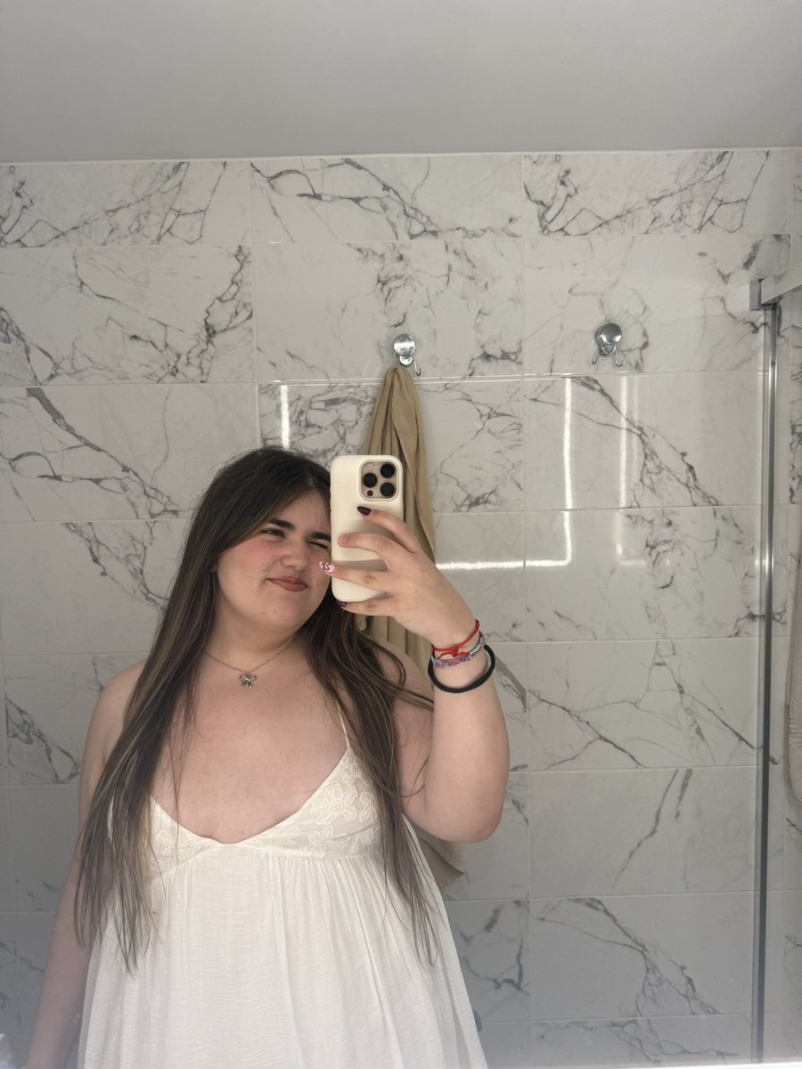 Holaaa, soy Mar (19/🇦🇷), sigo a Lali desde 2020 pero la escucho desde Soy. Mi álbum fav es NVAACEDL o Soy, Incondicional y Pendeja son MIS temas. Síganme q doy fb e interactúo, soy copada y bastante graciosa (se pueden reír de mis desgracias) 😗 #integracionlalera <a href="/esposlipats/">iarita ⛧ INTEGRACIÓN LALERA</a>