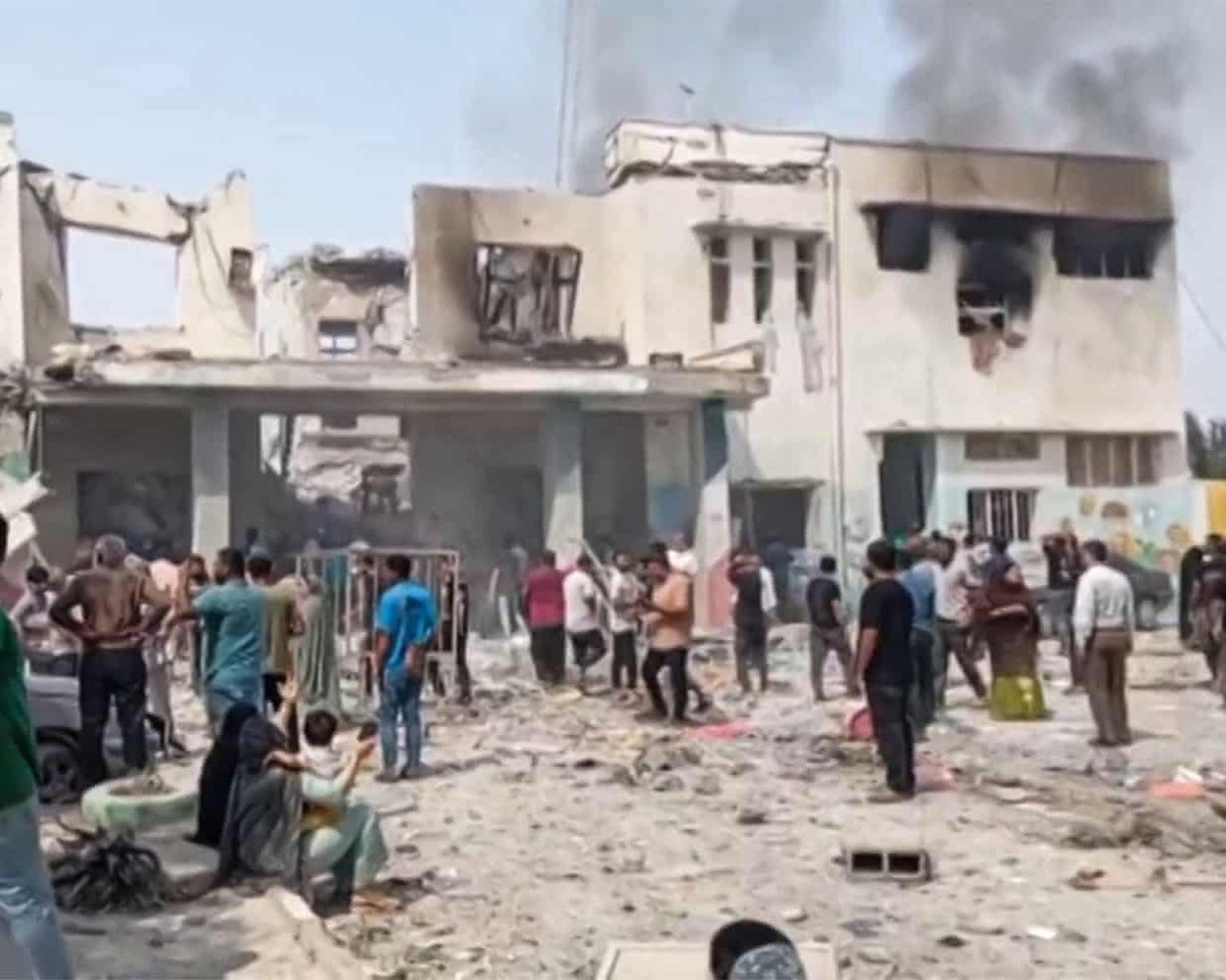 O número de mortos no ataque com mísseis a uma escola feminina no sul do Irã subiu para 165, segundo a mídia estatal.
A agência de notícias IRNA também citou um promotor local dizendo que 96 pessoas ficaram feridas no ataque de sábado em Minab.
O ataque à escola parece ser o pior