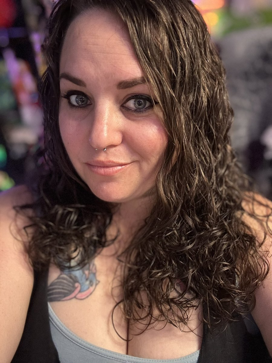 Mrs. Acme tweet media