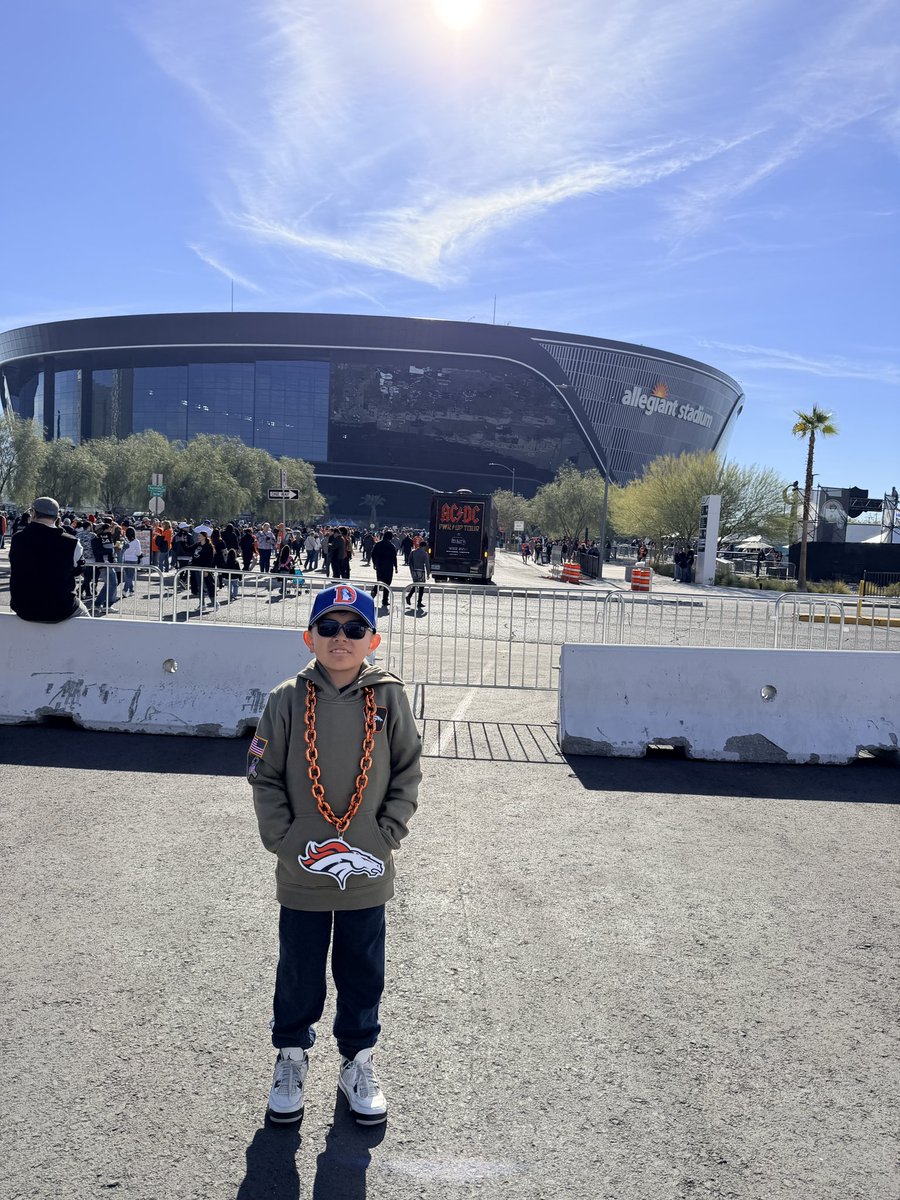 davidnun714's tweet image. Go Broncos!!!