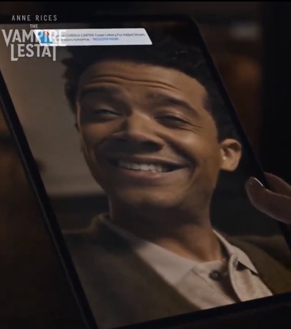 in order for louis to “walk lestat like a dog” he’ll have to wipe that stupid smile off his face first