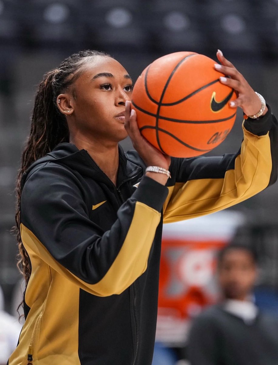 I talk hoops 🏀 tweet media