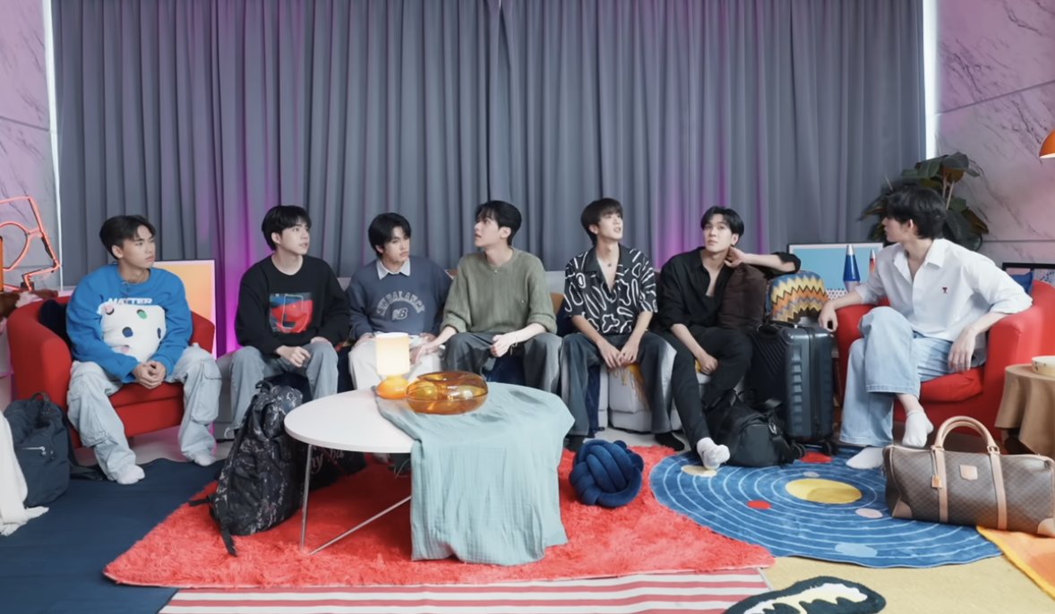 dmd friendship s2 before the seniors joined was actually just a friendship house like look at the state of this group these hoes are NOT dating each other (not u auausave)