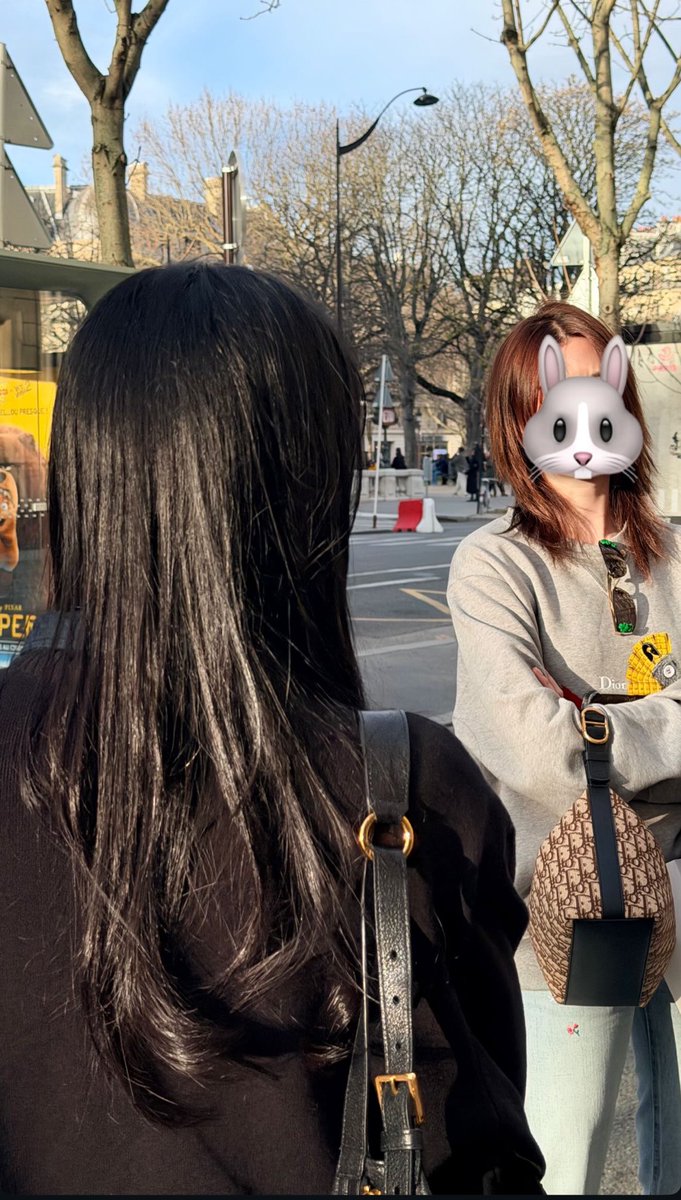 fase da minha vida que fico feliz vendo a nuca de uma mulher asiática que tá lá na pqp