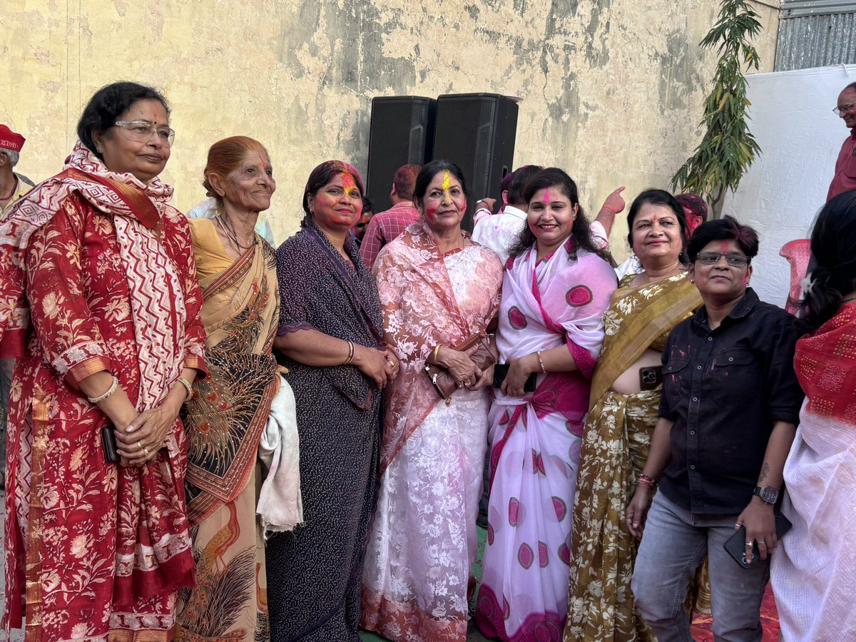 ShaliniG4791's tweet photo. कोटा शहर जिला कांग्रेस कमेटी द्वारा आयोजित होली मिलन समारोह में शामिल होकर कांग्रेस परिवार के सभी सदस्यों को बधाई प्रेषित की।
#kota #kotasouth #shalinigautam #fagotsav #rakhigautam https://t.co/wo92j6Ah6u