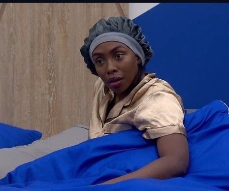 Estrada y su combo se las dan d amigos d Karola pa que no les tire,  pero apenas ella da la vuelta empiezan a despotricar de ella? El día que Karola no haga lo que a ellos 4 les sirva, van a decir que los traicionó, lloran* sabiendo que son dobles con ella #LaCasaDeLosFamososCol3