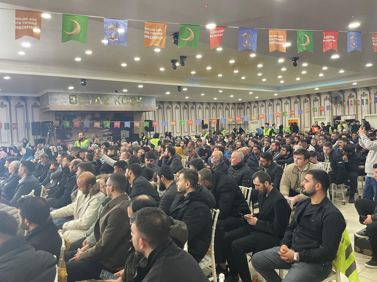 İftar sonrası Muhterem Hocamızla düzenlenen hasbihal programını gerçekleştirdik.

#RamazanRuhunuYaşat