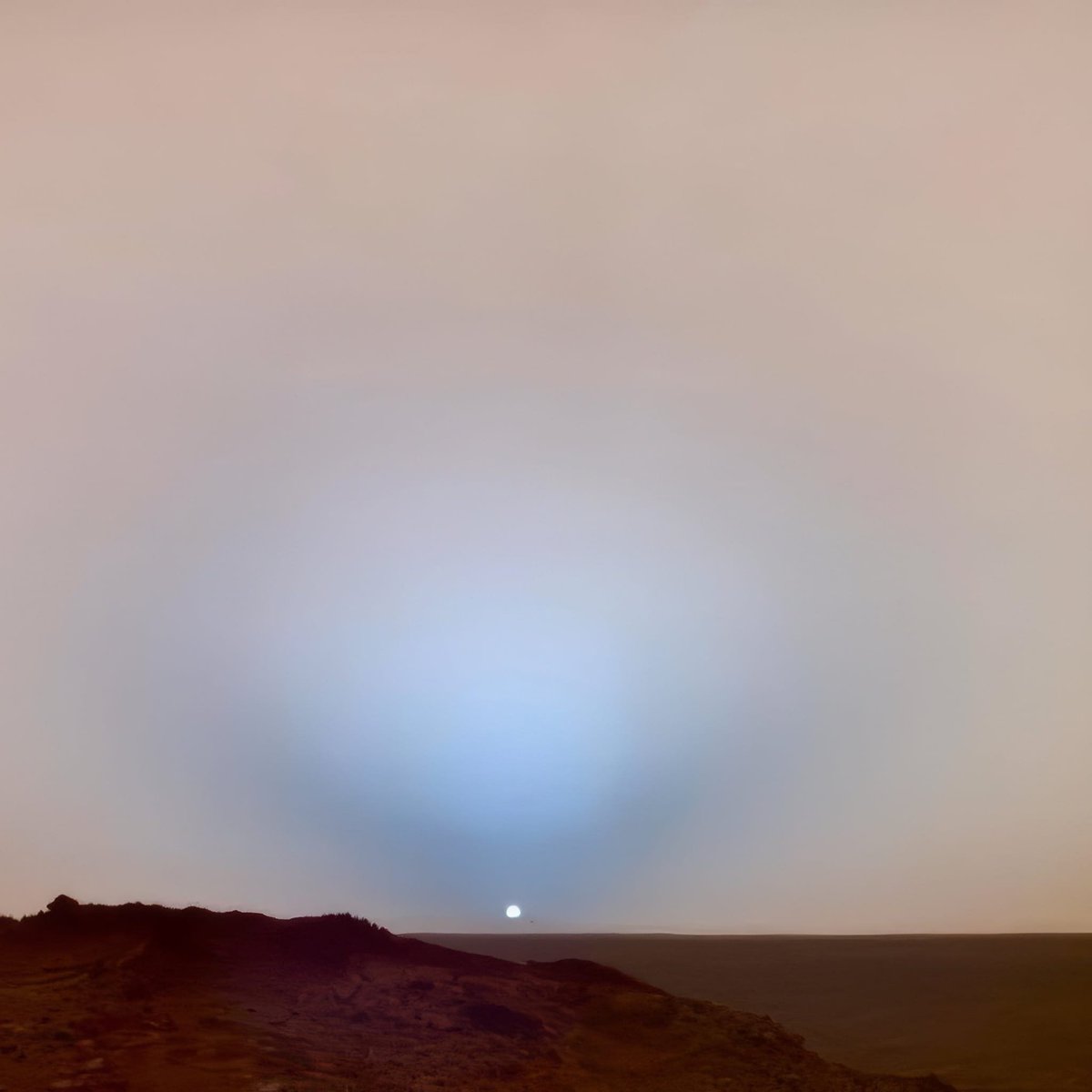 forallcurious's tweet photo. 🚨: We are the first human beings to see a Mars sunset. 

It’s quite a thought! https://t.co/PplwTyJjp3