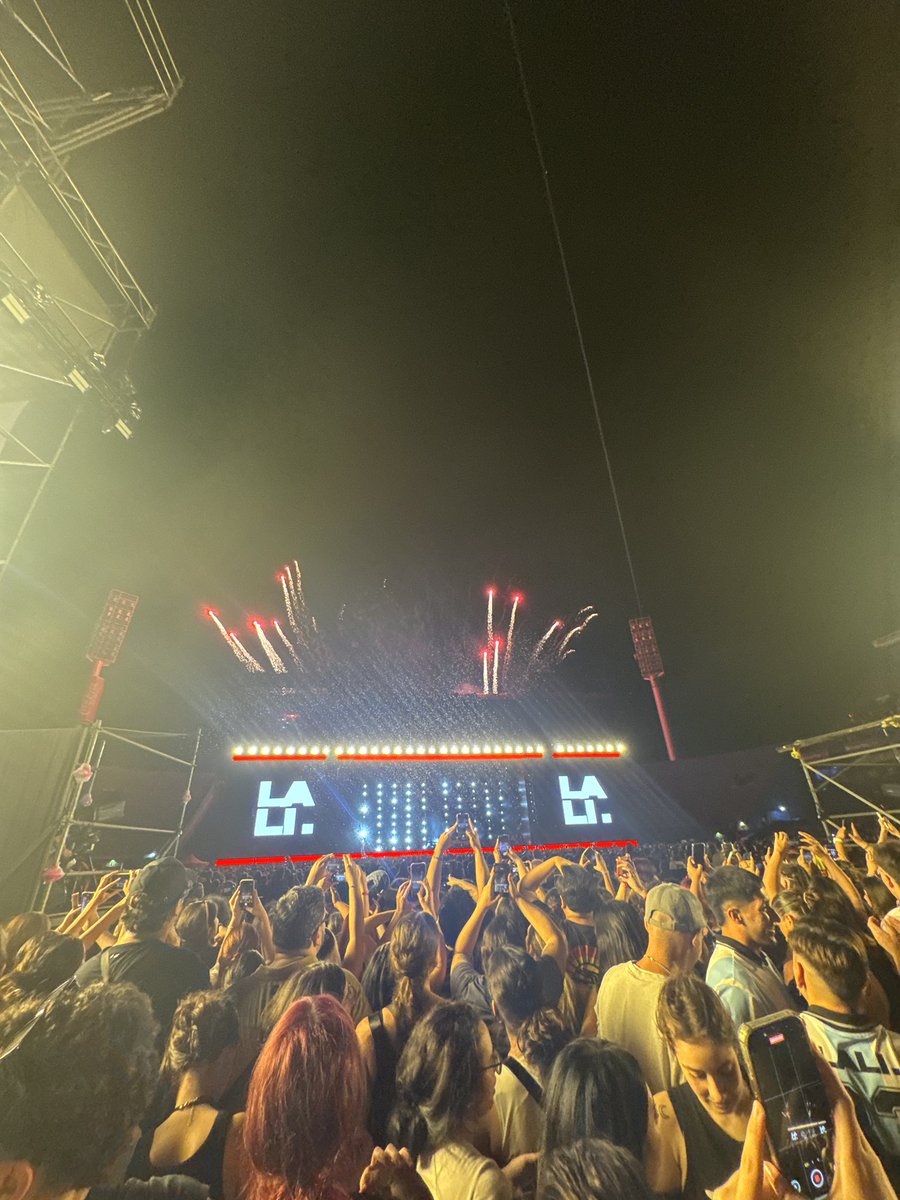 holaa, soy nacho y soy fan de lali desde q tengo memoria, la vi en 3 velez !!! la adoro y quiero mas mutuals laleros #integracionlalera <a href="/esposlipats/">iarita ⛧ INTEGRACIÓN LALERA</a>