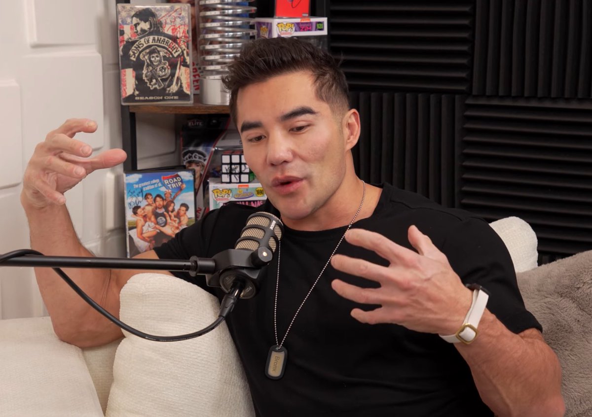 Ludi Lin has the craziest vein on his left arm. It looks like he keeps a LAN cable under his skin, just in case.