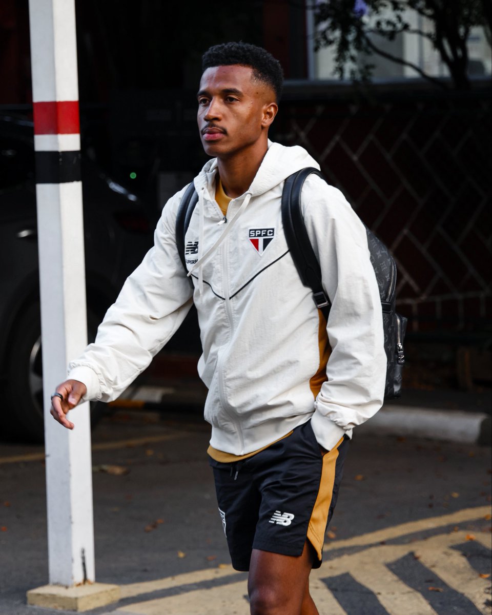 SaoPauloFC's tweet photo. Bora pra Barueri! 

A delegação do Tricolor deixou o SuperCT e partiu para o palco da semifinal do Paulistão!

#VamosSãoPaulo 🇾🇪 https://t.co/qsJrd1UNL6