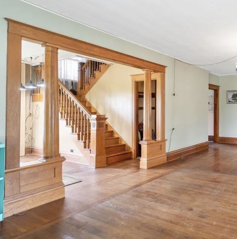 oldhouseunder50's tweet image. $99,900 . c.1920 #Iowa #Foursquare With Original #Woodwork and Wraparound Porch. This home is just lovely. There are so many characteristics that one can easily fall in love with.oldhousesunder50k.com/c-1920-iowa-fo…