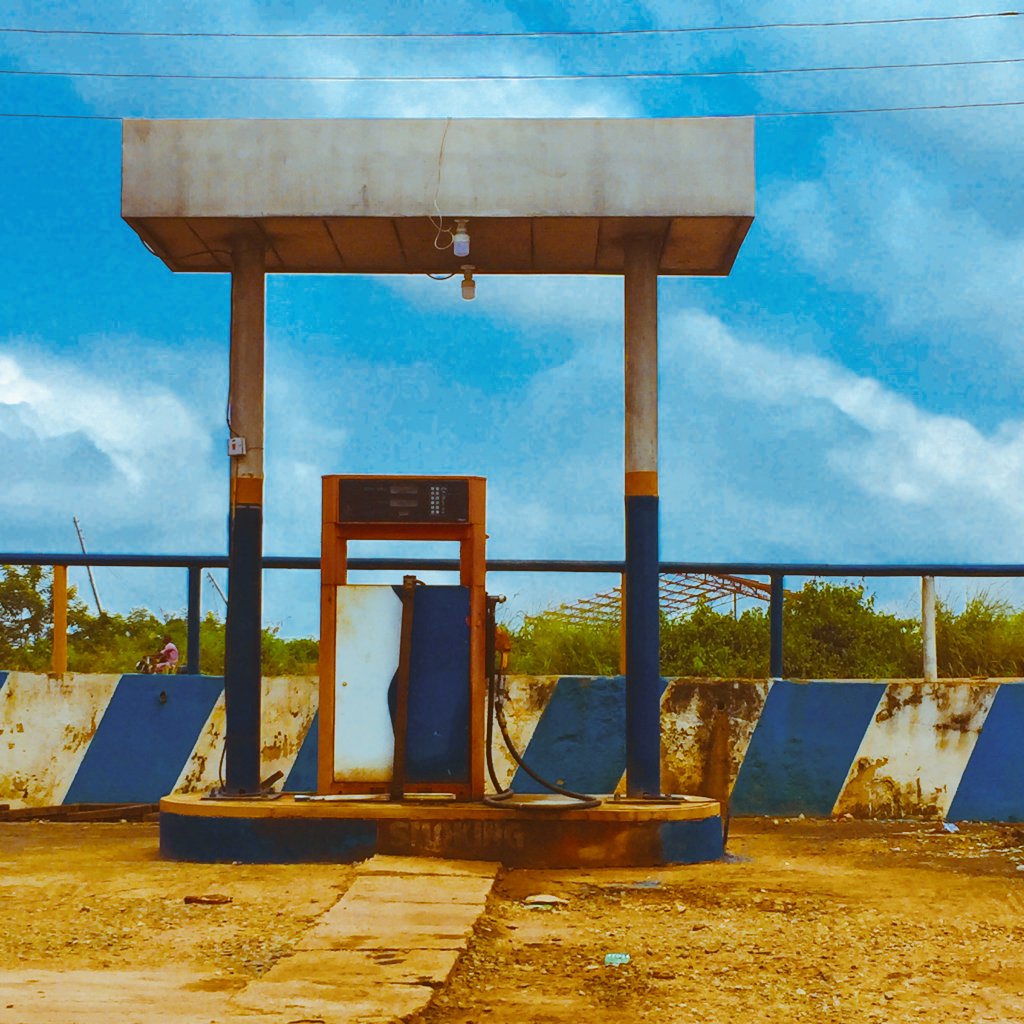 ninthvsl_'s tweet photo. Shot this filling station on my old iPhone 6 and gave it a little edit magic. Proof you don’t need the latest gear to capture a vibe just a good eye and the right moment.
#StreetPhotography #MobileShot #CreativeEye https://t.co/dO5icewdBM