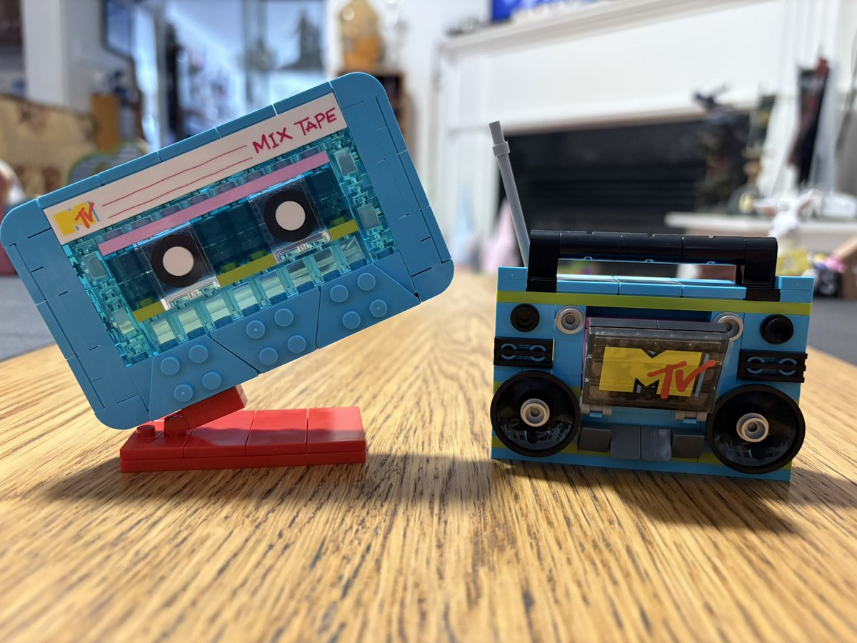 AshSmart's tweet image. DollaRama Find! 5$

Been looking for these &amp;amp; finally found them! 

MTV Boom Box &amp;amp; Cassette building sets 

#MTV #BoomBox #Cassette #BuildingSet #DollaramaFinds