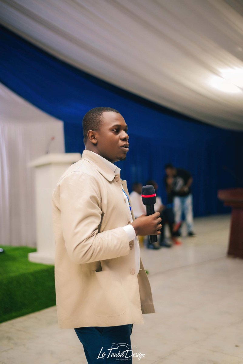 HMusumbu's tweet photo. Honoré d’avoir été intervenant à Campa Expo, organisée par le Ministère de l’Entrepreneuriat de la Coordination Estudiantine de l’Université de Kinshasa. J’y ai développé le thème sur le rôle des réseaux d’alumni dans la transformation des idées en projets concrets. https://t.co/Bl9unSZaXK